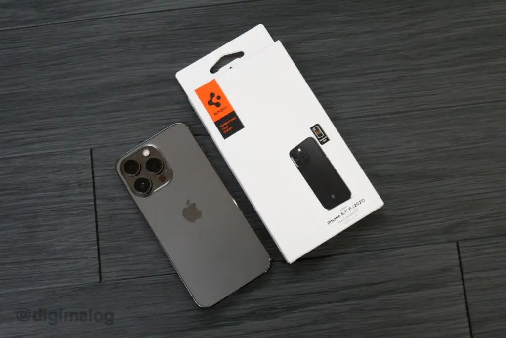 Spigen iPhone13 Pro用MagSafe対応ケースはマグネット搭載｜12