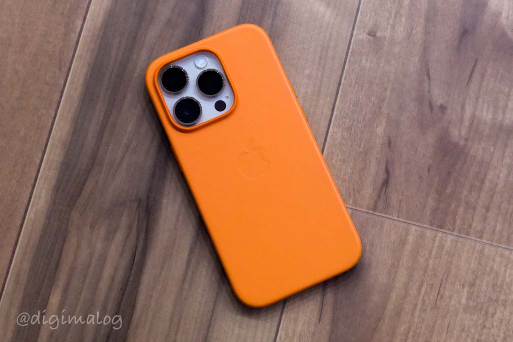 Apple iPhone14pro 用　純正レザーケース　オレンジ