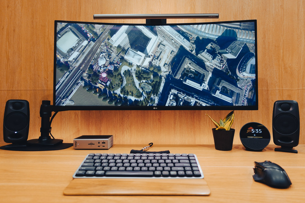 iLoud Micro Monitorを設置したデスクトップ環境