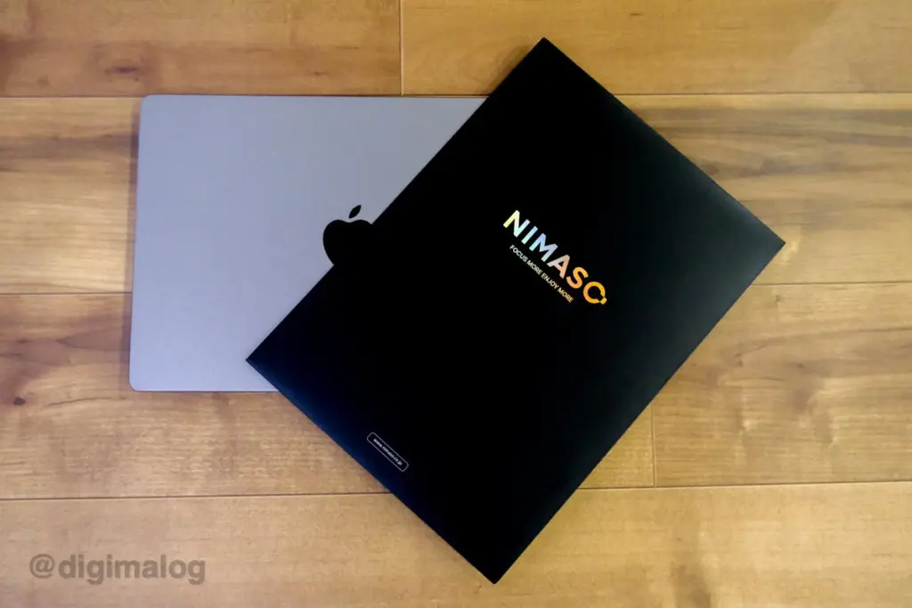 プロフ必見＊SeiSoaMaMa＊様 ご確認用 NIMASOの表裏使える着脱式プライバシー保護フィルターをMacBookに貼っ