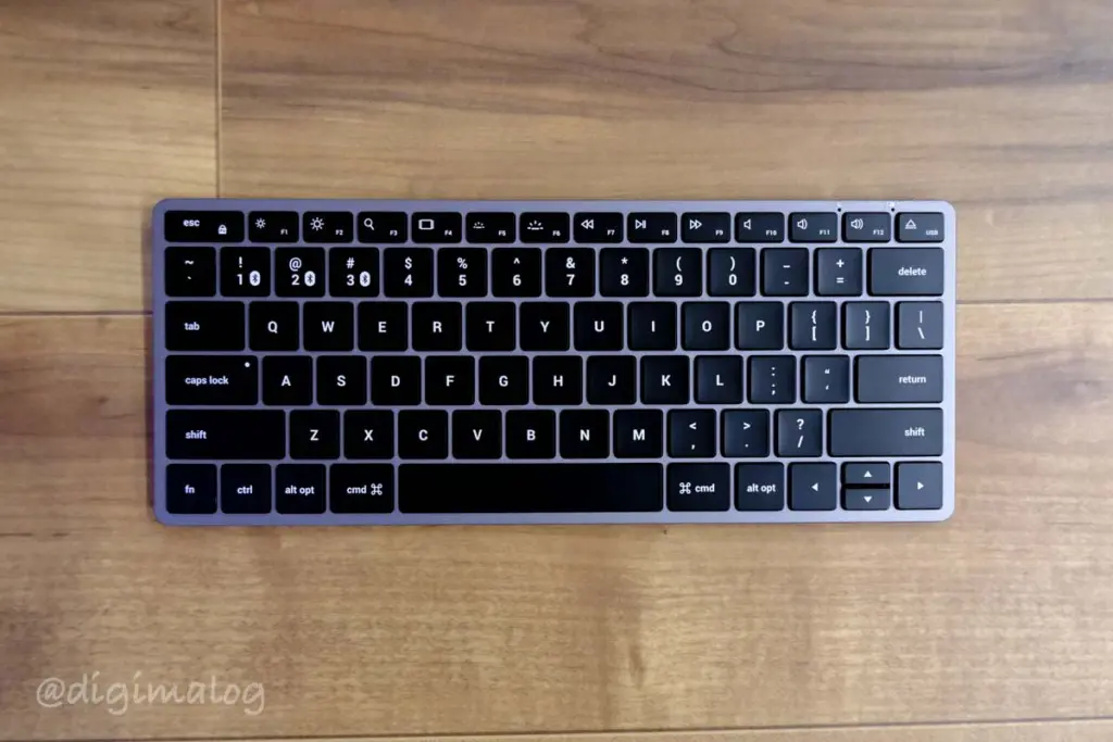 【美品】Satechi bluetooth キーボード スペースグレー　US配列 SATECHI Satechi SM1 Slim Mechanical Backlit Bluetooth Keyboard US