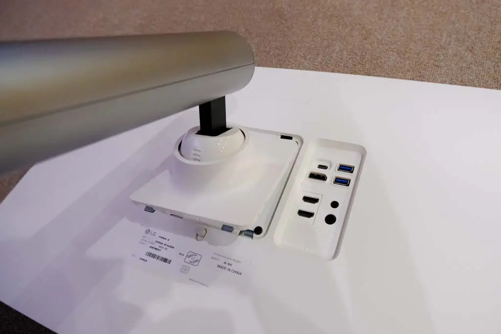 4K LG 27UP850-W 27インチモニター タイプc接続 LG 27UP850はUSB-C1本で接続と充電ができる4K60Hzモニター｜MacBook