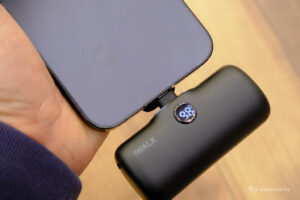 iWALK 小型モバイルバッテリー 4800mAhならiPhoneをケーブルレスで充電！AirPodsもOK