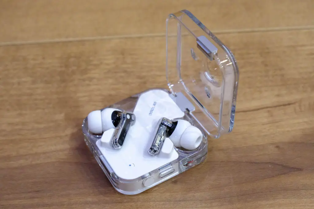 レビュー】nothing ear (2) を傷つけたくないのでケース用保護フィルム