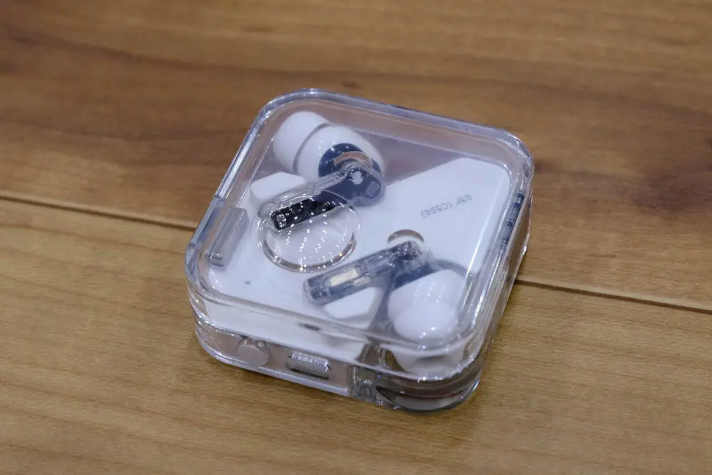 レビュー】nothing ear (2) を傷つけたくないのでケース用保護フィルム
