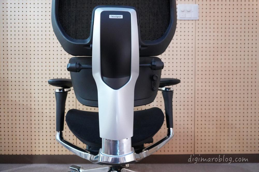 FlexiSpot C7 Morpherのデザイン性が高い背面