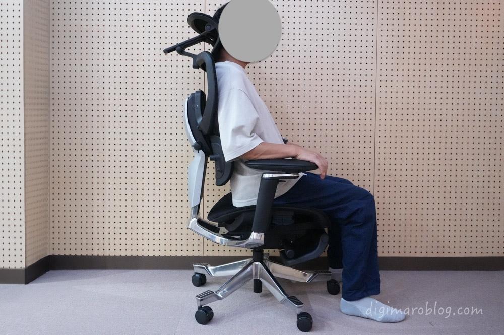 FlexiSpot C7 Morpherに座ってみた画像