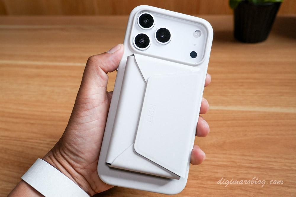 MOFT 多機能カードケース&スタンドとiPhone