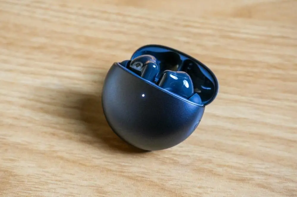 レビュー】HUAWEI FreeBuds 7iはモニターライクな音質と高い操作性が