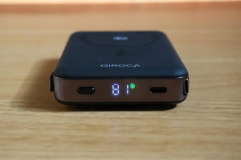 レビュー】QIROCA Qi2 25W対応 モバイルバッテリー 10,000mAh｜半固体