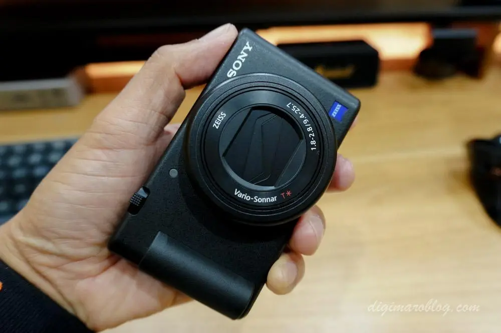 SONY ZV-1 デジタルカメラ（2万円以上相当のアクセサリー付） SONY ZV-1を買い戻しました！デメリットを補うおすすめアクセサリーは