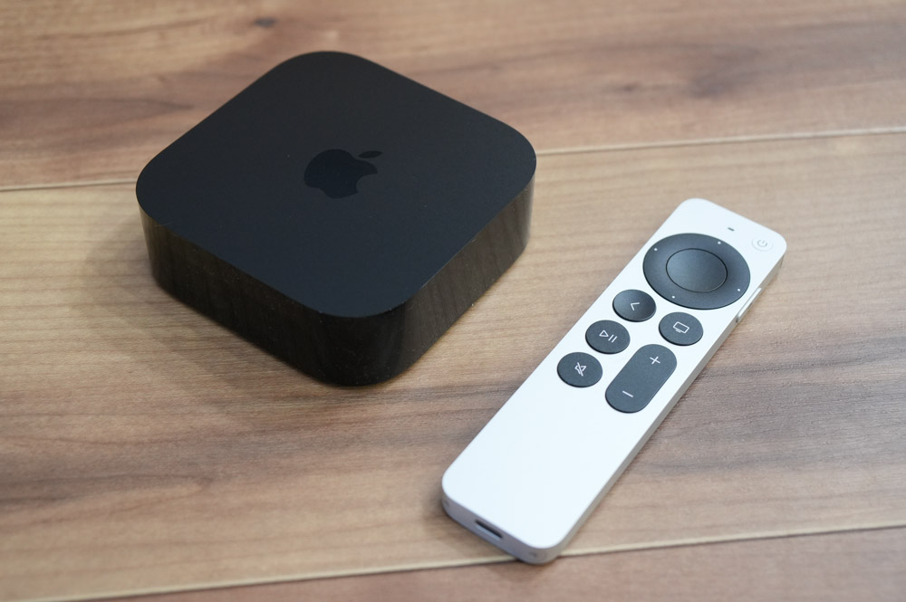 Apple TV 4Kと専用リモコン