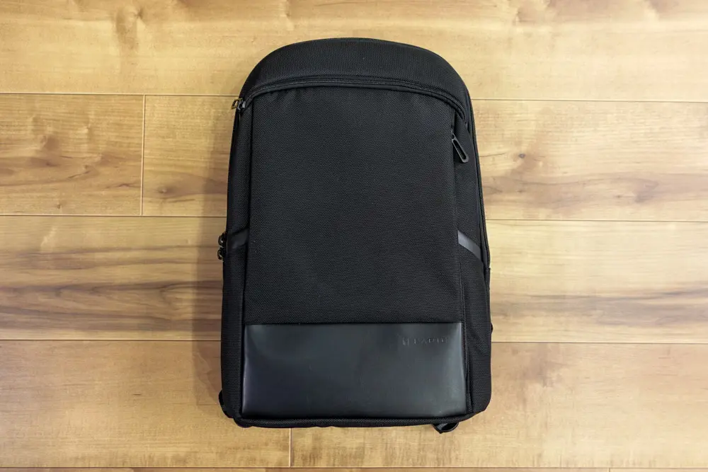 レビュー】超薄型7Lから自立型14Lへ拡張できるビジネスリュック