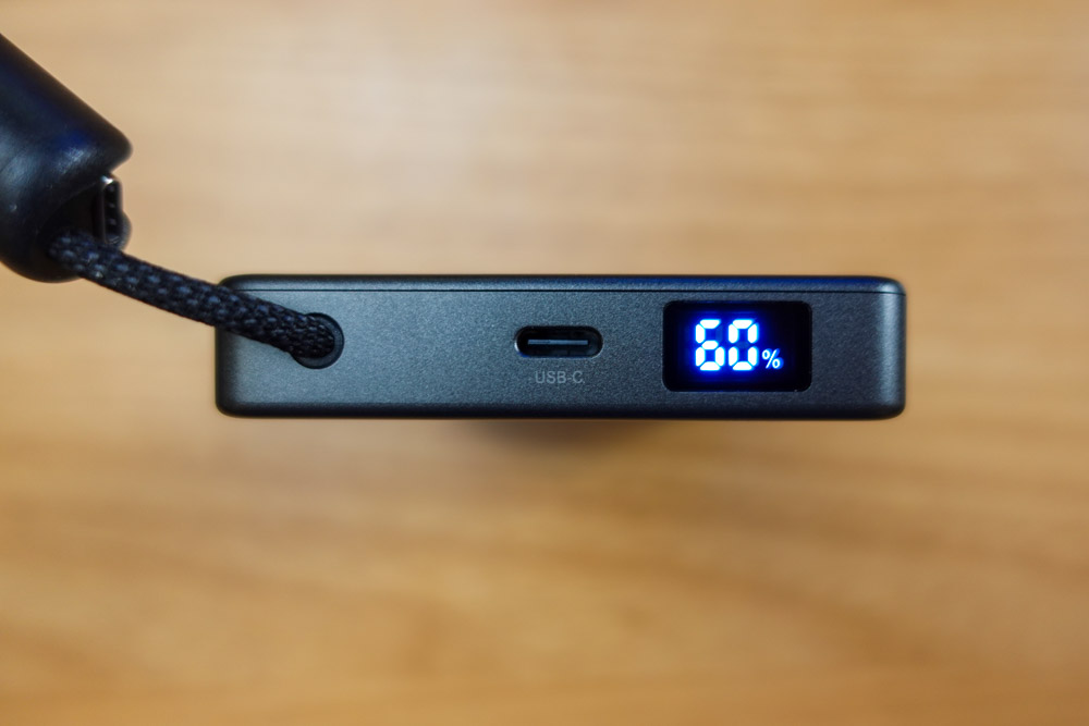 SOLIDZ Power Bank 10,000mAhは残量がパーセント表示で見やすい